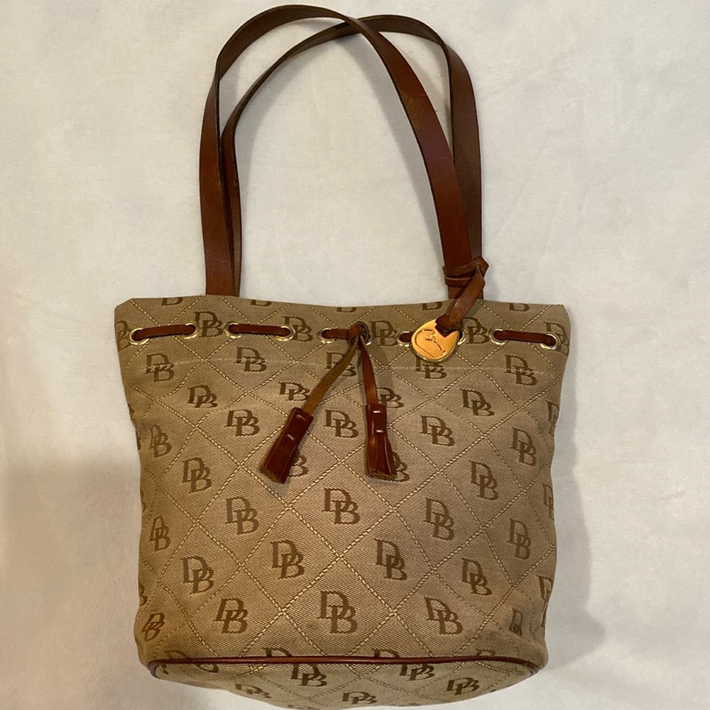 Authentic EUC Dooney & Bourke Signature Tan & Brown Bucket Bag